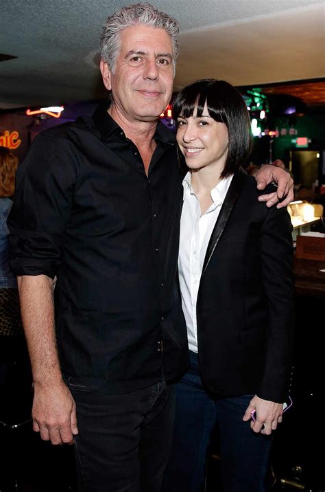 anthony bourdain's wife dies